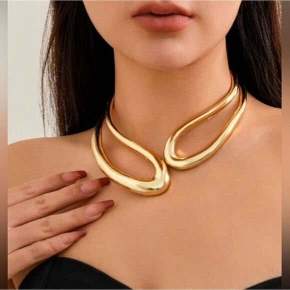 NWT Gorgeous House of Harlow 1960 Gold Asymmetric Open Collar Chocker Necklace